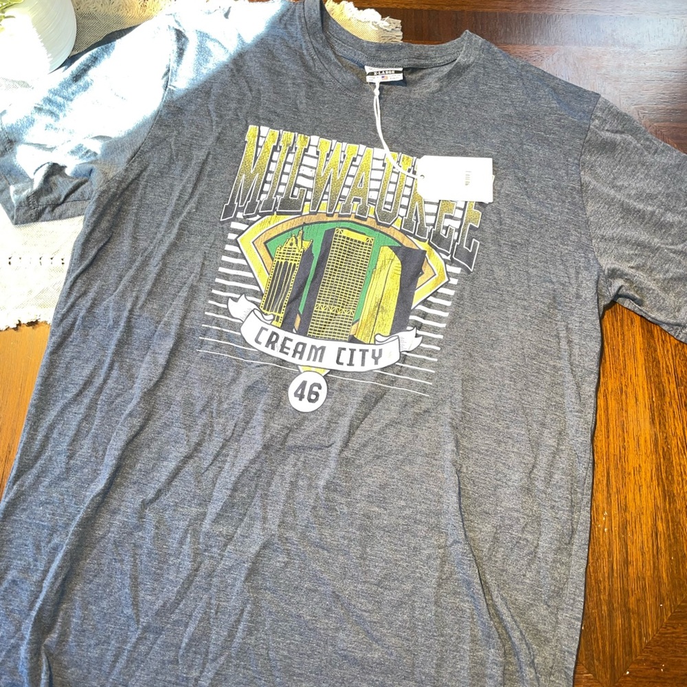 New size xl adult Milwaukee Tshirt